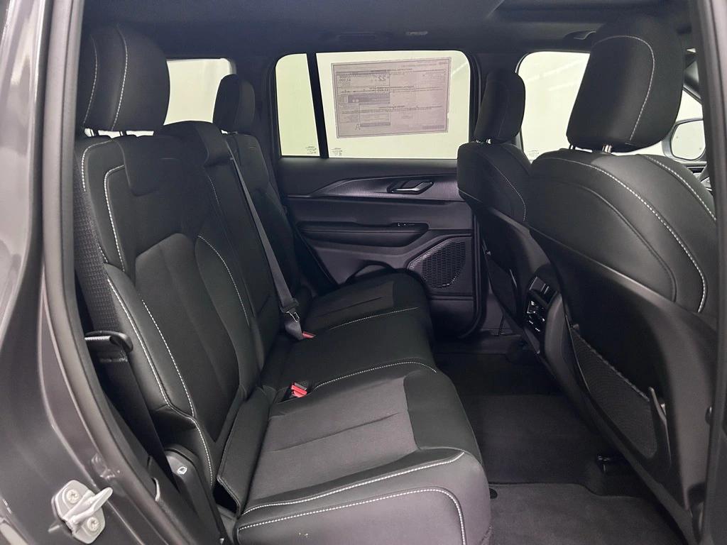 new 2025 Jeep Grand Cherokee car, priced at $34,589