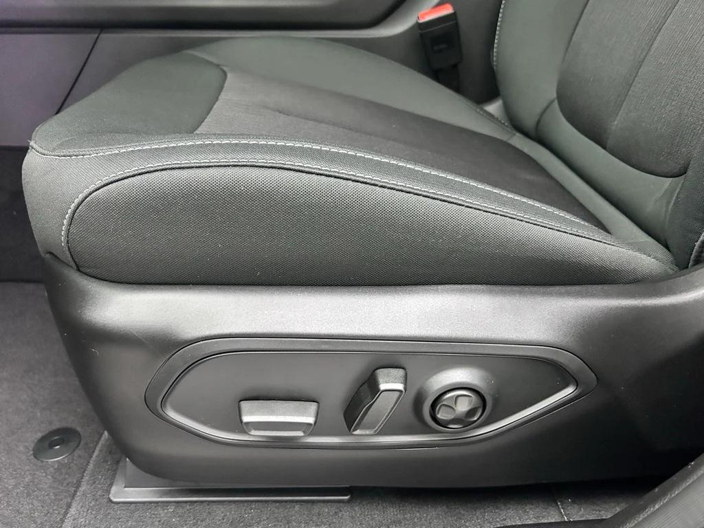 new 2025 Jeep Grand Cherokee car, priced at $34,589