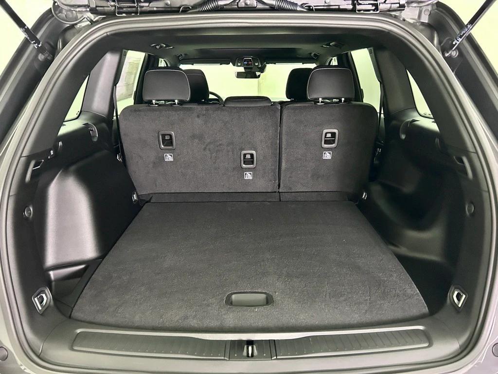 new 2025 Jeep Grand Cherokee car, priced at $34,589
