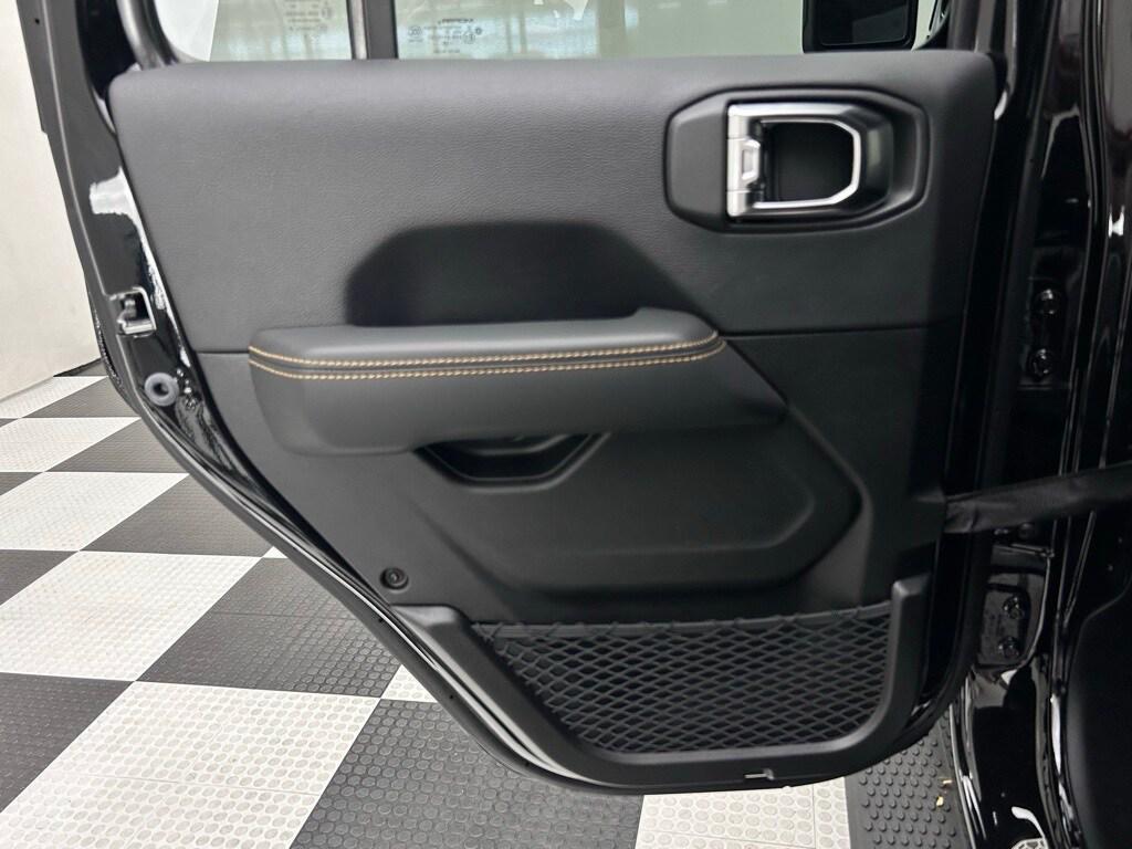 new 2025 Jeep Wrangler car, priced at $54,574