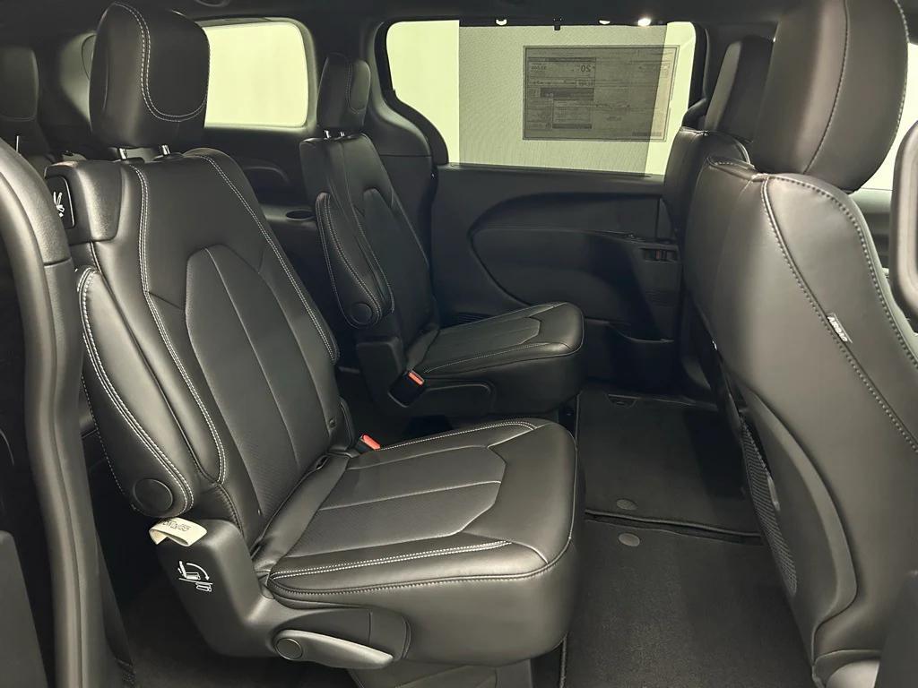 new 2025 Chrysler Pacifica car, priced at $42,170