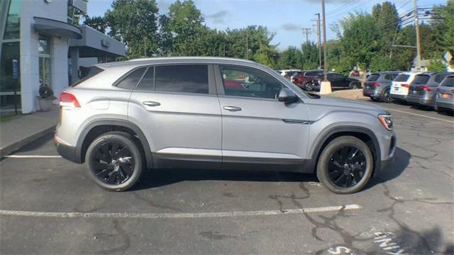 new 2024 Volkswagen Atlas Cross Sport car, priced at $42,723