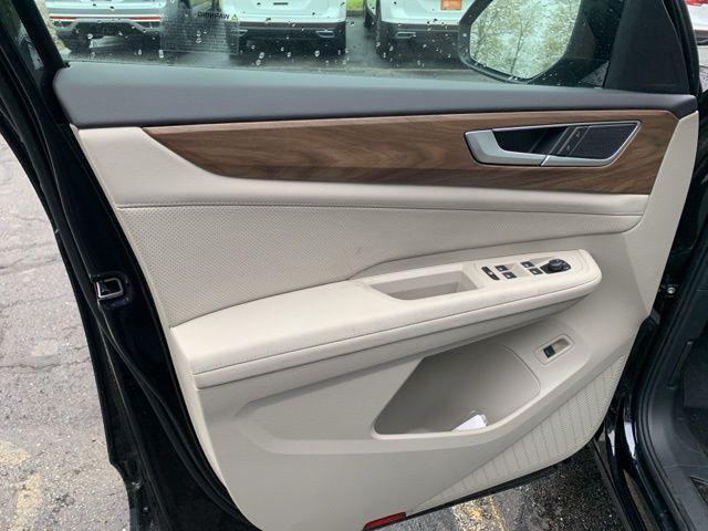 new 2025 Volkswagen Atlas car, priced at $44,295