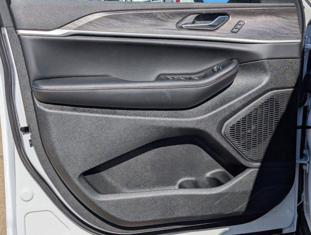 new 2025 Jeep Grand Cherokee car, priced at $45,893