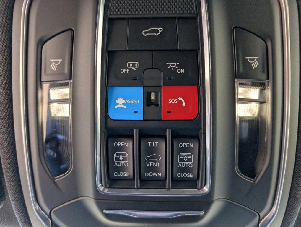 new 2025 Jeep Grand Cherokee car, priced at $43,893