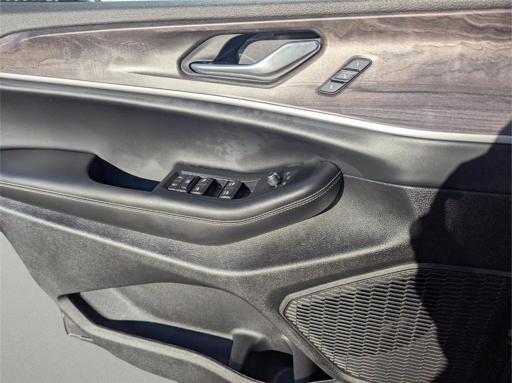 new 2025 Jeep Grand Cherokee car, priced at $47,211