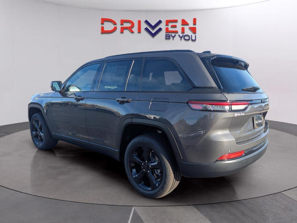 new 2025 Jeep Grand Cherokee car, priced at $47,211