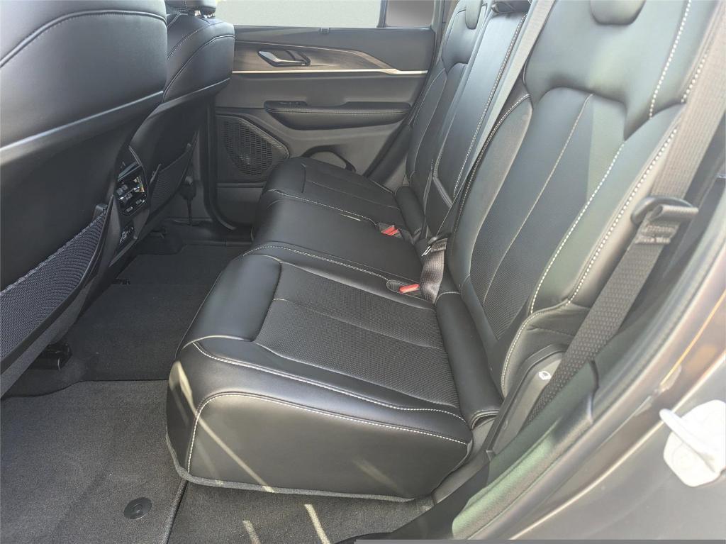 new 2025 Jeep Grand Cherokee car, priced at $47,211