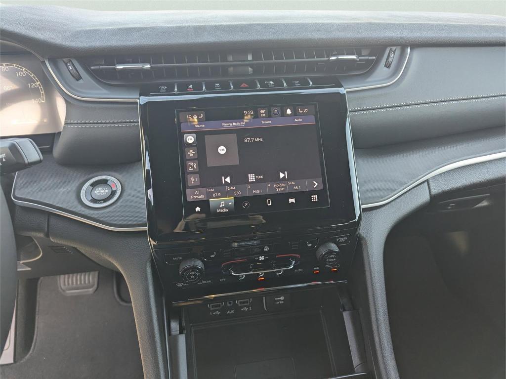 new 2025 Jeep Grand Cherokee car, priced at $40,884