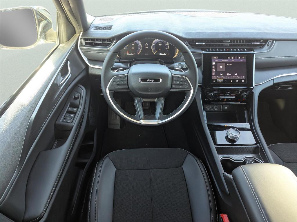 new 2025 Jeep Grand Cherokee car, priced at $40,884