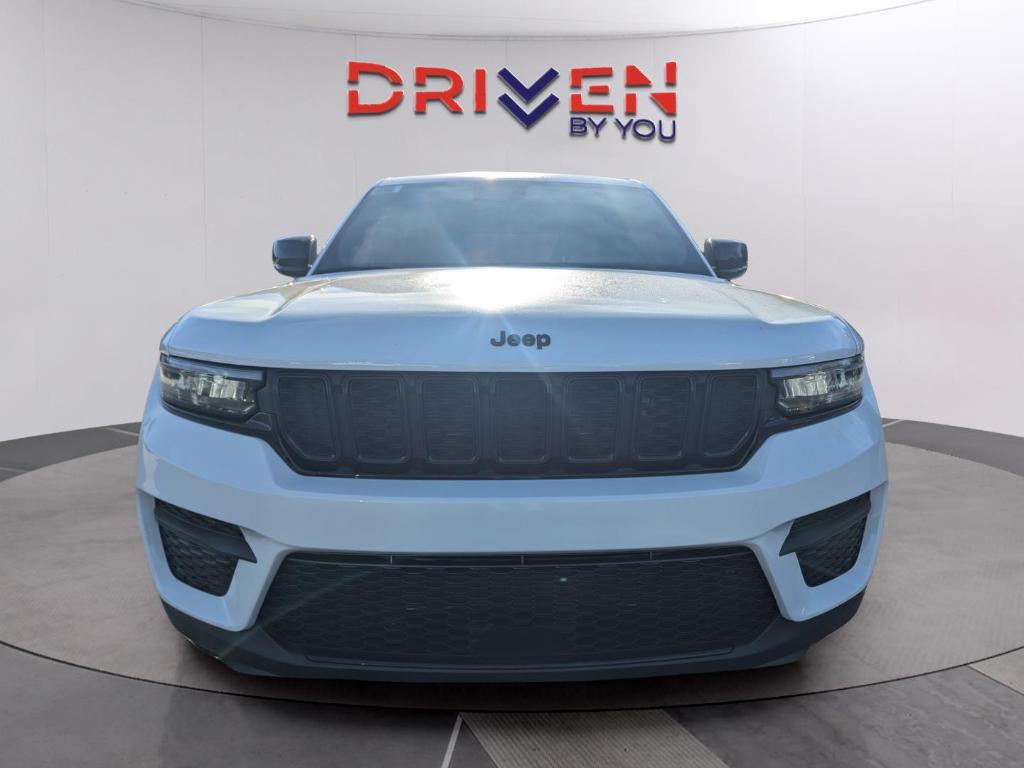 new 2025 Jeep Grand Cherokee car, priced at $40,884
