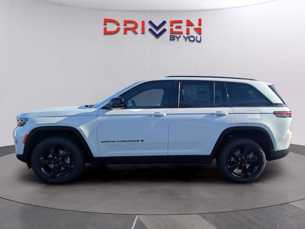 new 2025 Jeep Grand Cherokee car, priced at $40,884