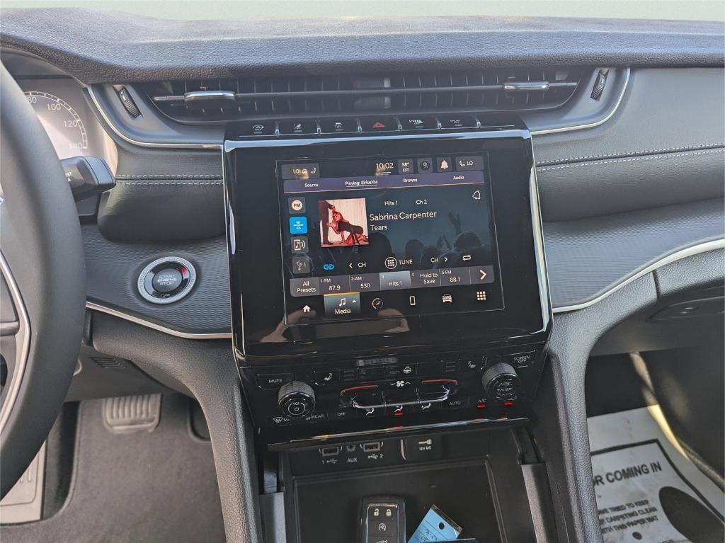 new 2025 Jeep Grand Cherokee car, priced at $37,727