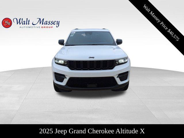 new 2025 Jeep Grand Cherokee car, priced at $40,575