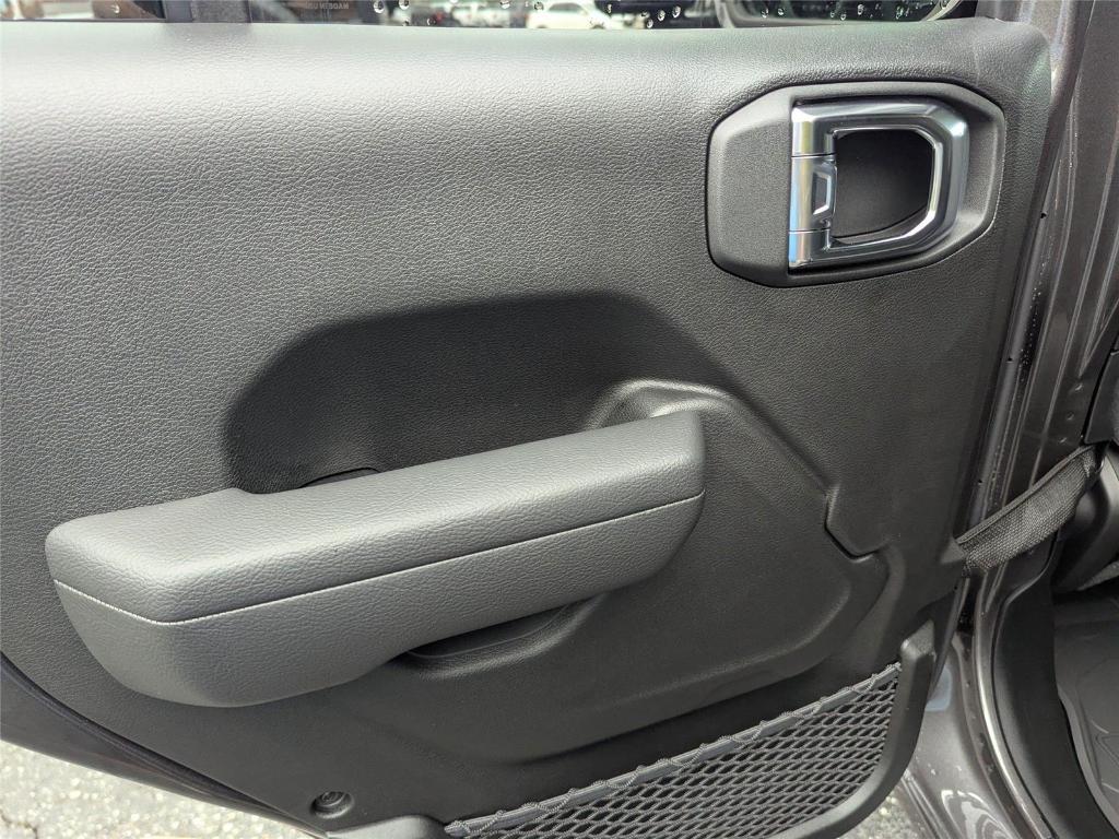 new 2025 Jeep Wrangler car, priced at $43,325