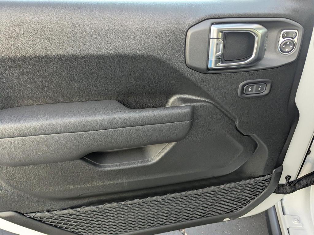 new 2025 Jeep Gladiator car, priced at $43,896