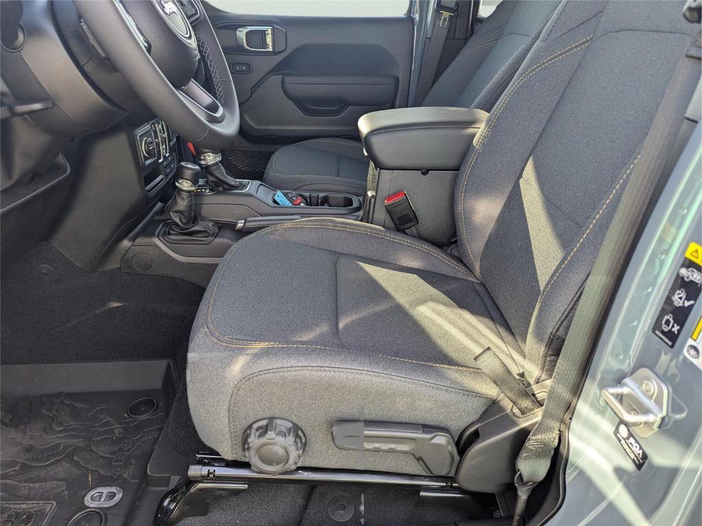 new 2025 Jeep Gladiator car, priced at $42,213