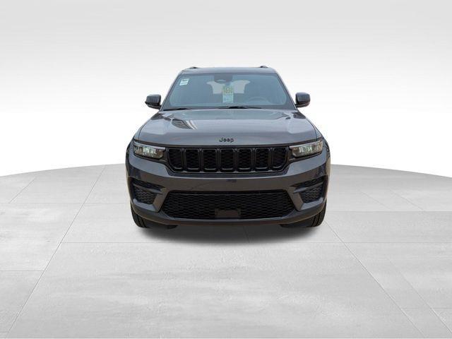 new 2025 Jeep Grand Cherokee car, priced at $42,250