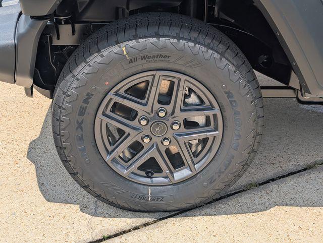 new 2025 Jeep Wrangler car, priced at $40,431