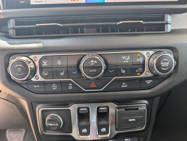 new 2025 Jeep Wrangler car, priced at $40,431