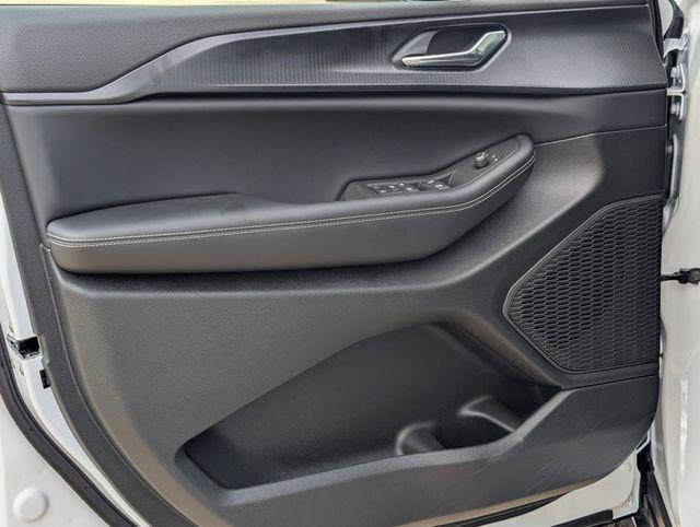new 2025 Jeep Grand Cherokee L car, priced at $41,525