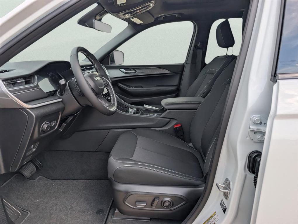 new 2025 Jeep Grand Cherokee L car, priced at $31,660