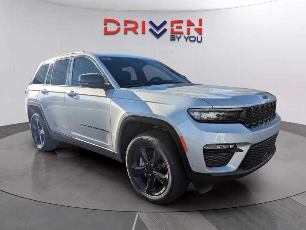 new 2025 Jeep Grand Cherokee car, priced at $49,611