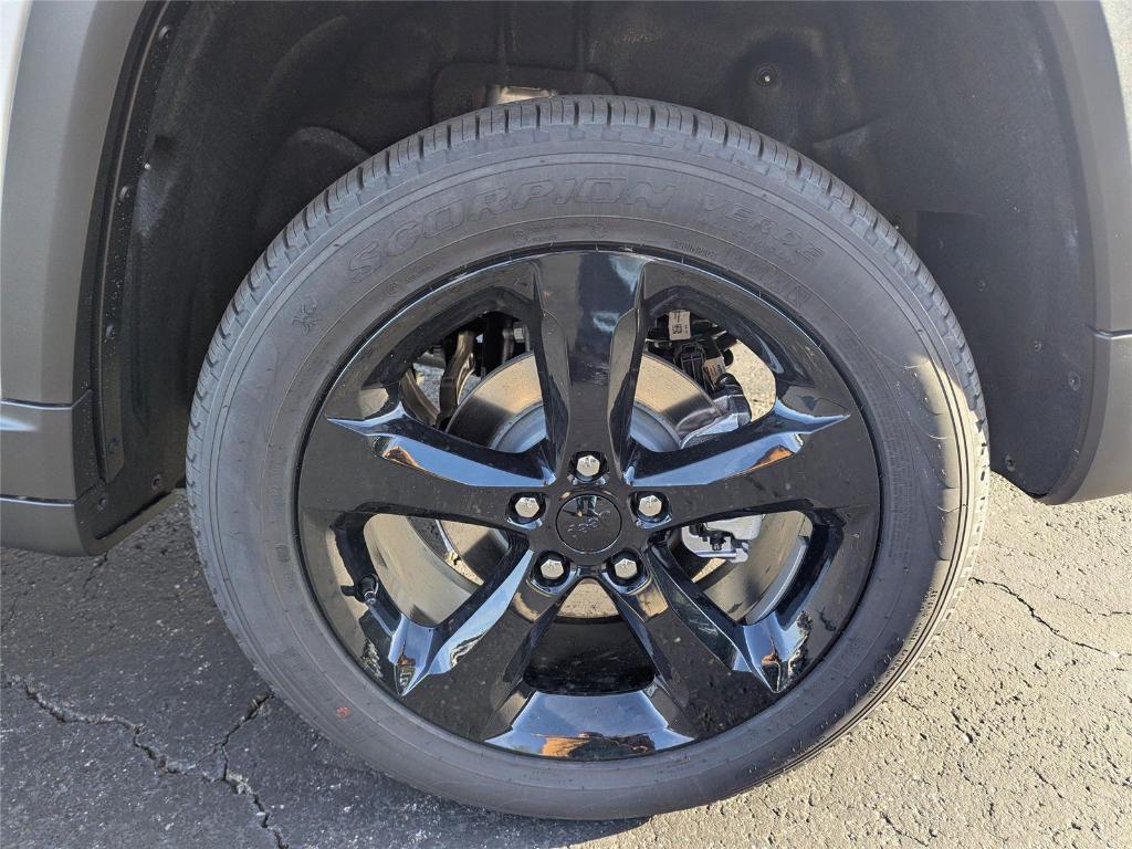 new 2025 Jeep Grand Cherokee car, priced at $49,611