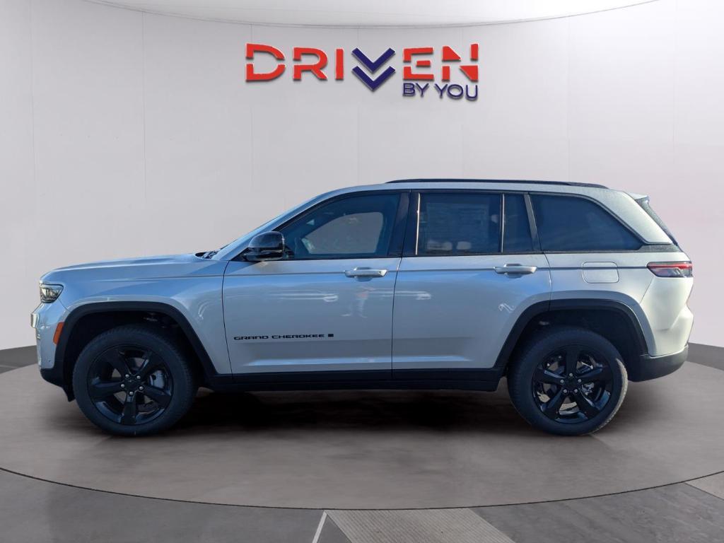 new 2025 Jeep Grand Cherokee car, priced at $49,611