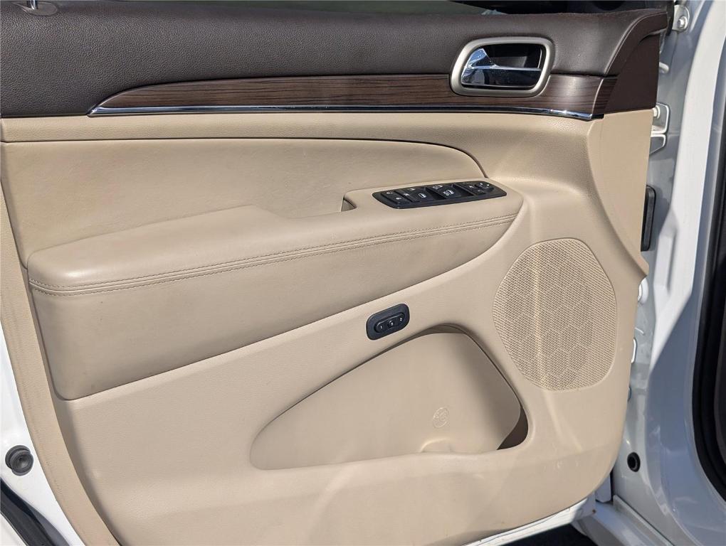 used 2016 Jeep Grand Cherokee car, priced at $14,372