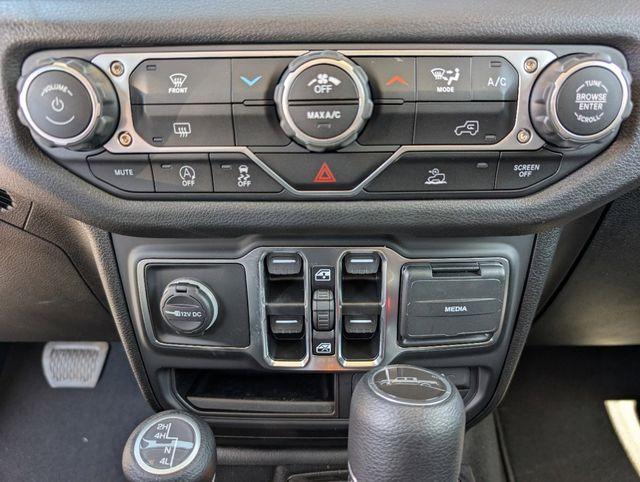 new 2025 Jeep Gladiator car, priced at $39,808