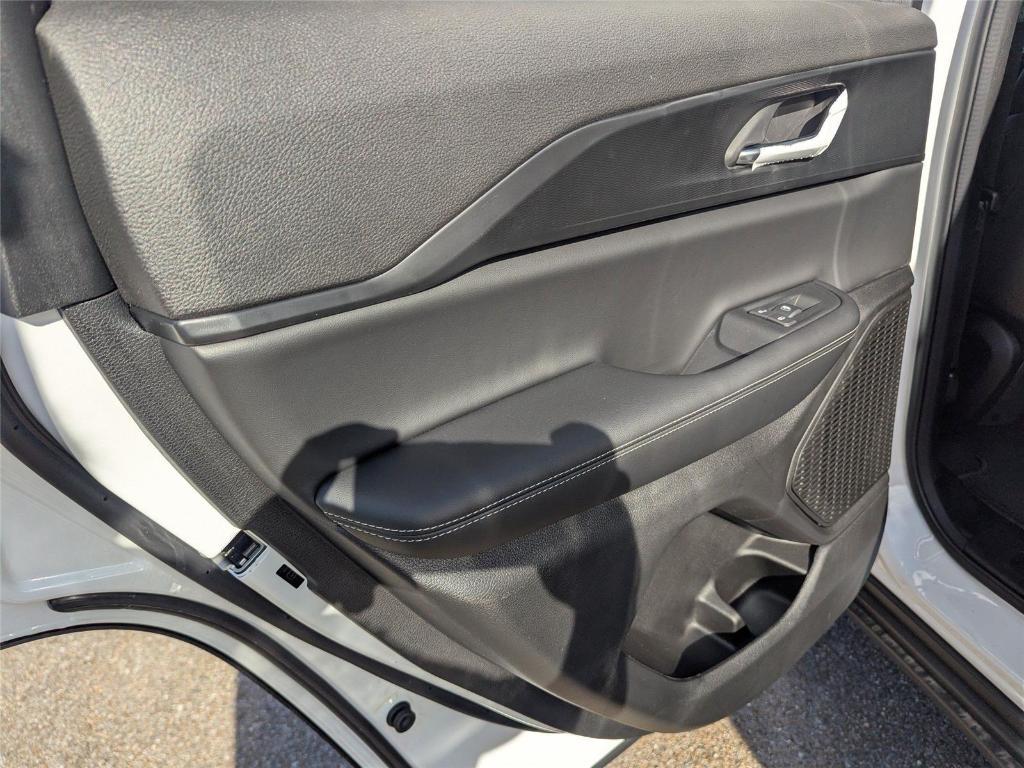 new 2025 Jeep Grand Cherokee car, priced at $41,384