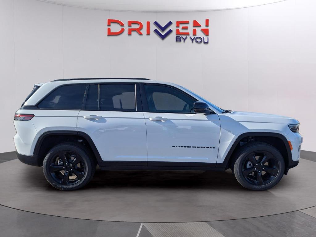 new 2025 Jeep Grand Cherokee car, priced at $41,384