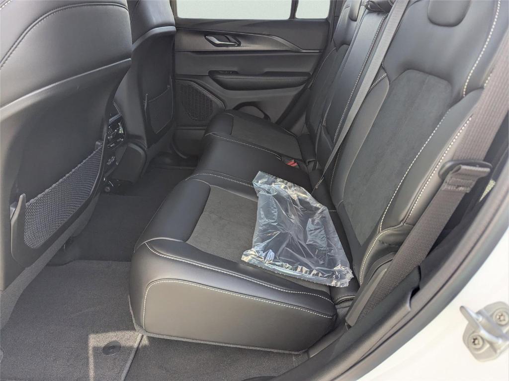 new 2025 Jeep Grand Cherokee car, priced at $41,384