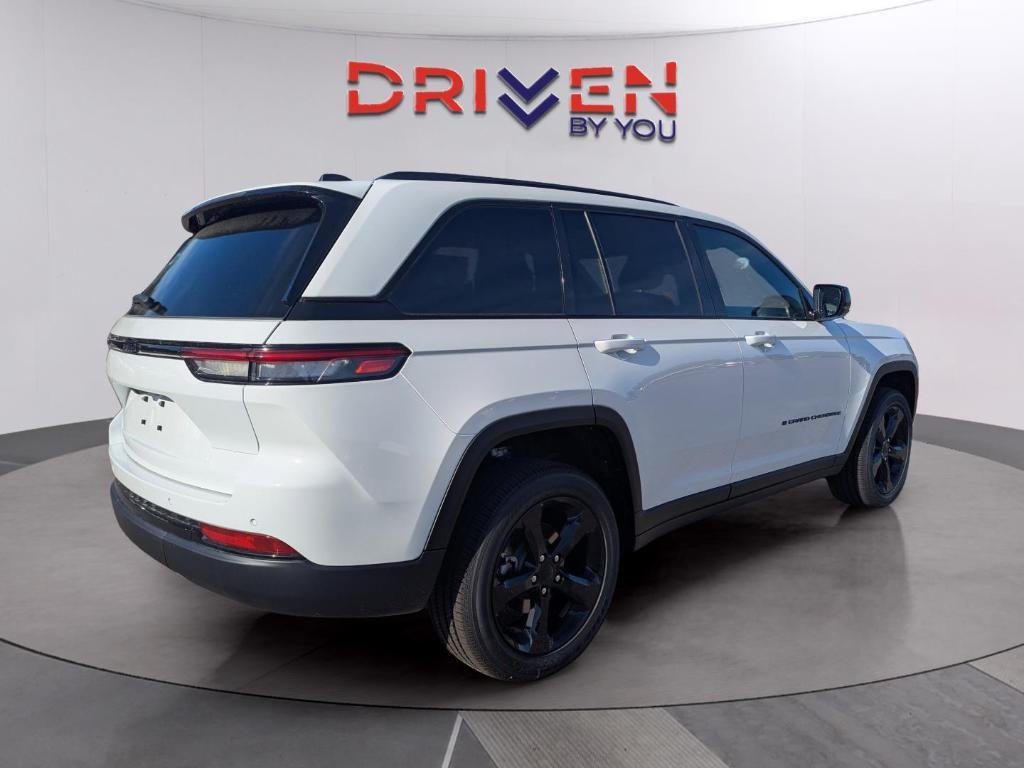 new 2025 Jeep Grand Cherokee car, priced at $41,384