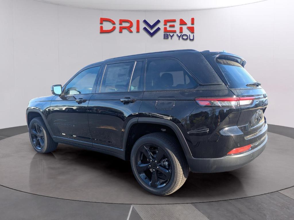 new 2025 Jeep Grand Cherokee car, priced at $41,902