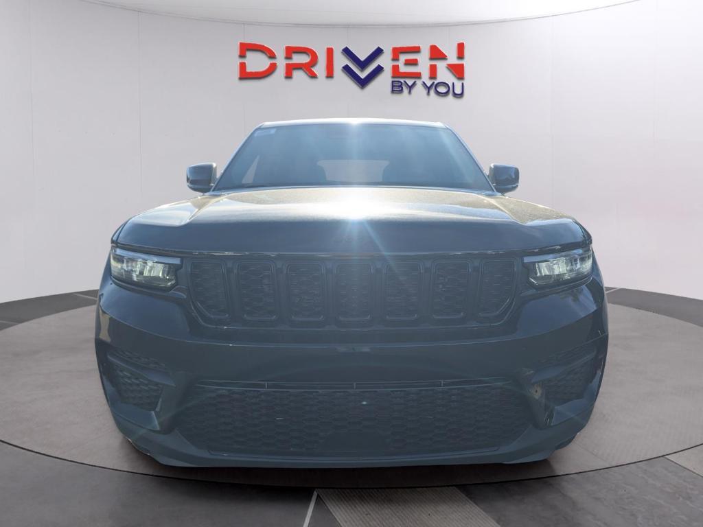 new 2025 Jeep Grand Cherokee car, priced at $41,902