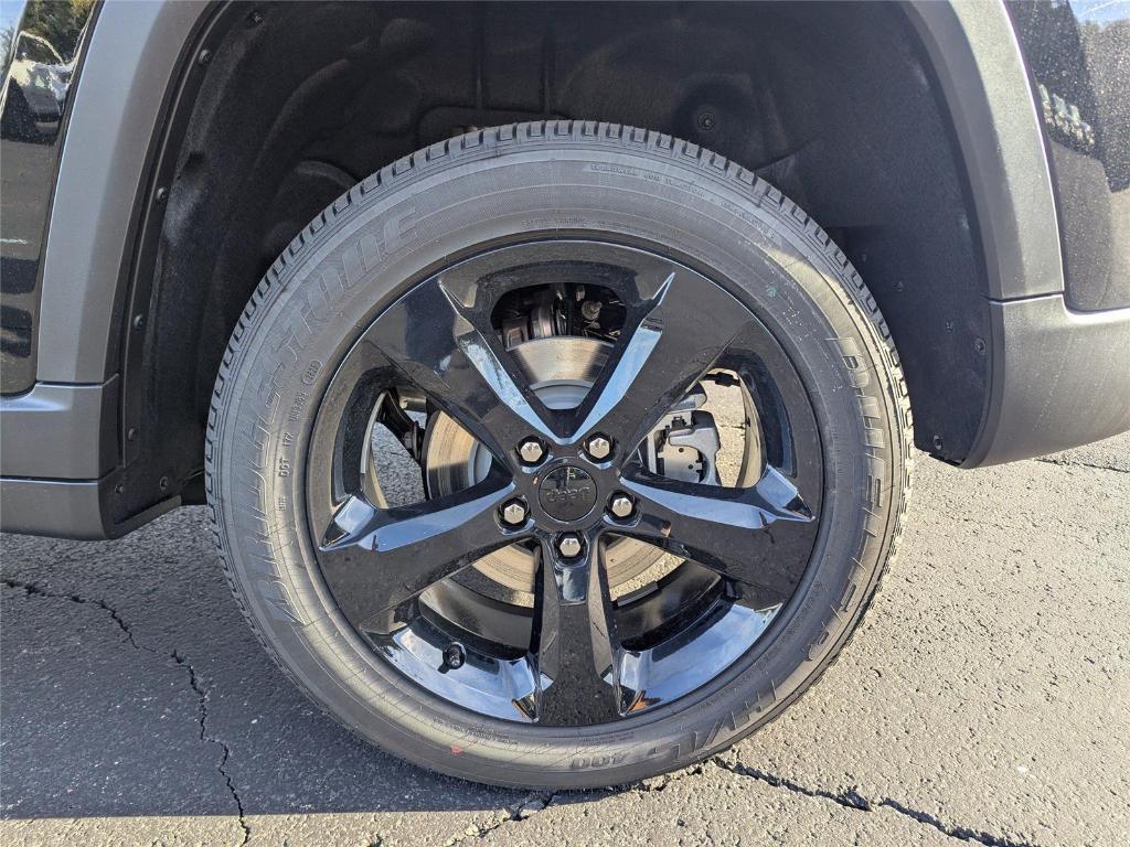 new 2025 Jeep Grand Cherokee car, priced at $41,902