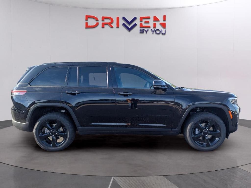 new 2025 Jeep Grand Cherokee car, priced at $41,902