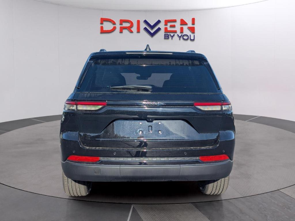 new 2025 Jeep Grand Cherokee car, priced at $41,902