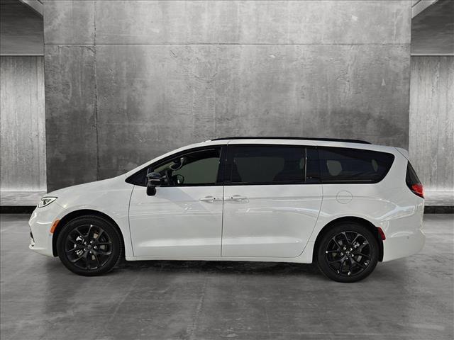 new 2024 Chrysler Pacifica car, priced at $39,737