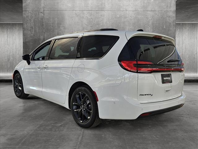 new 2024 Chrysler Pacifica car, priced at $39,737