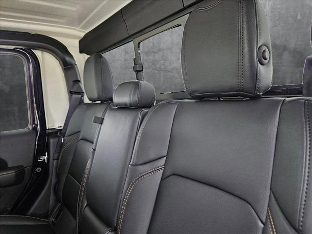 new 2025 Jeep Gladiator car, priced at $40,124