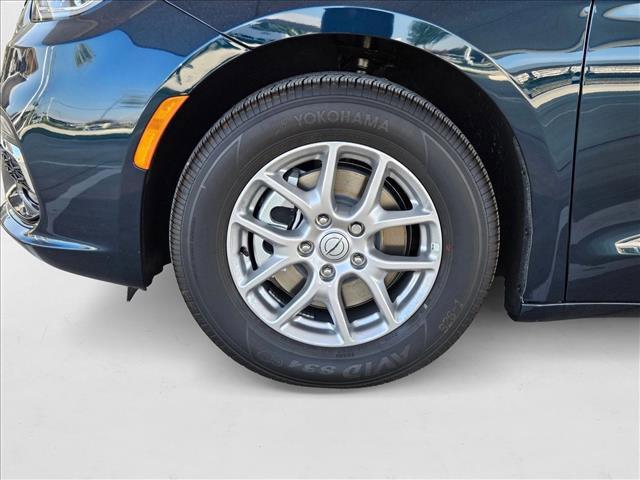 new 2025 Chrysler Pacifica car, priced at $37,266
