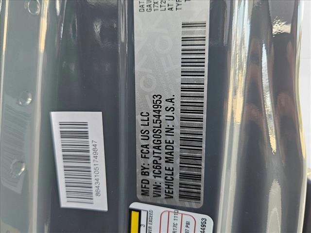 new 2025 Jeep Gladiator car, priced at $40,624