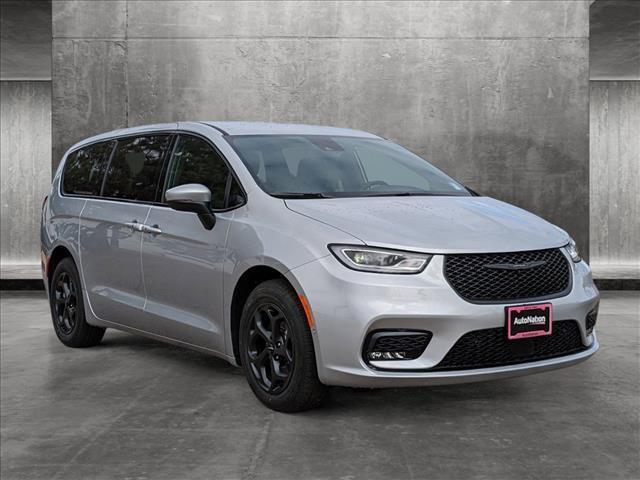 new 2023 Chrysler Pacifica Hybrid car, priced at $46,976