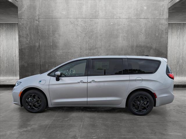 new 2023 Chrysler Pacifica Hybrid car, priced at $46,976