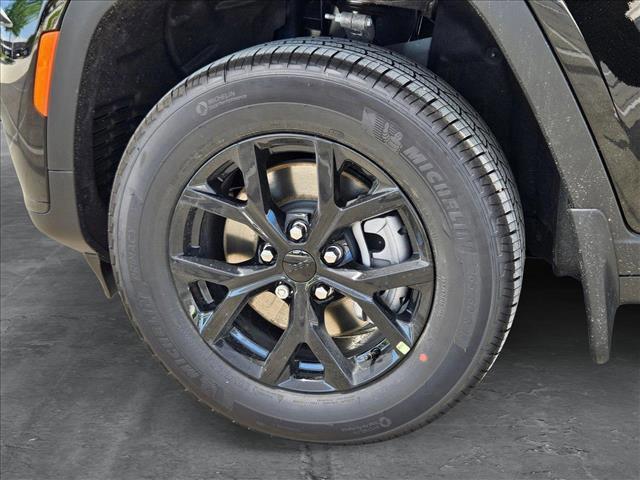 new 2025 Jeep Grand Cherokee L car, priced at $39,919