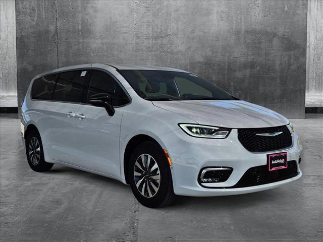 new 2025 Chrysler Pacifica Hybrid car, priced at $48,957