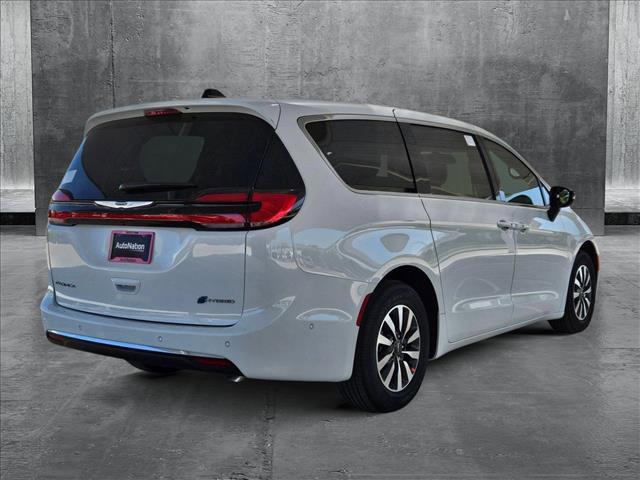 new 2025 Chrysler Pacifica Hybrid car, priced at $48,957